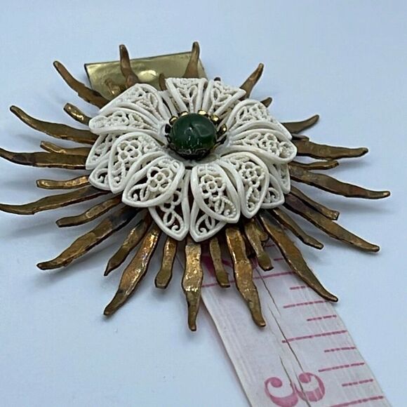 Vintage starburst brass plastic cabochon brooch Sputnik. - Picture 7 of 9